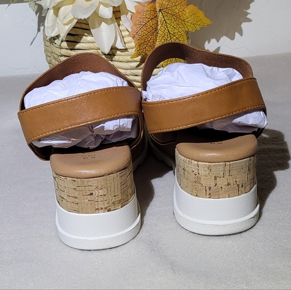 Dream Pairs NWOT Women's Camel Brown Ankle Strap Platform Sandals Size 6.5 - Picture 11 of 12